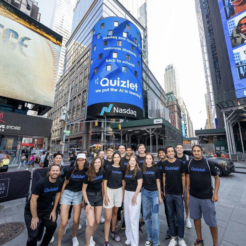 Flying Object for Quizlet - DOOH ad creative in Times Square, New York